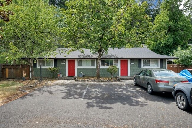 Building Photo - 2 bedroom available soon ! Apply Now!!