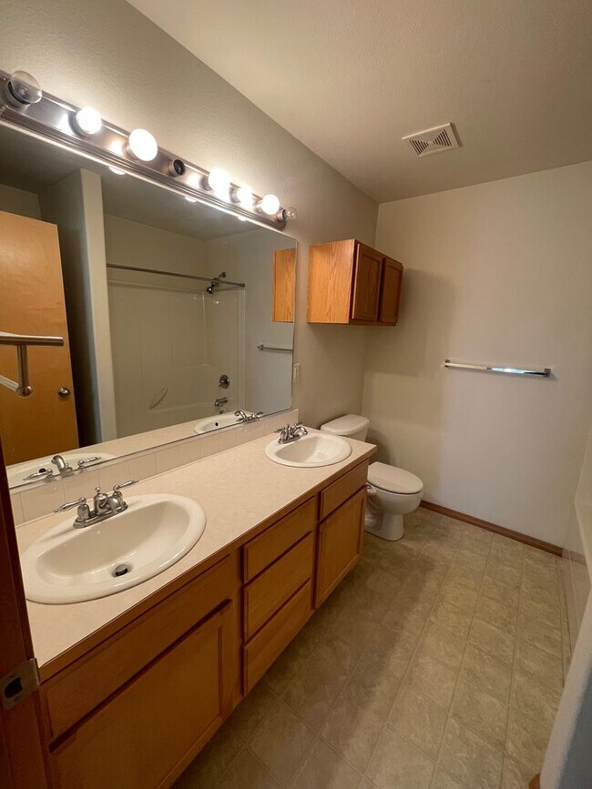 Building Photo - Charming 3 bed 2 bath in Five Mile Prairie! Half off first months rent!