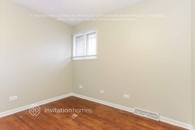 Building Photo - 9922 S 86th Ave
