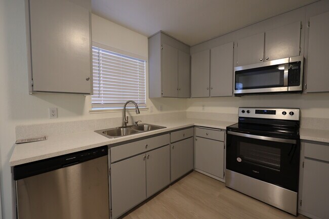 Building Photo - 761 Almond St