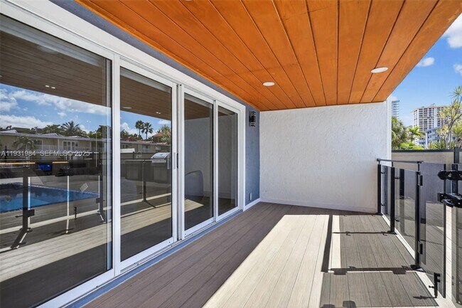 Building Photo - 3830 NE 171 St