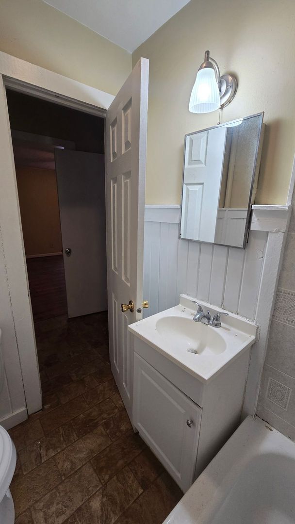 Building Photo - 3 Bedroom, 2 bathroom House! ($300 OFF MOVE IN RENT)