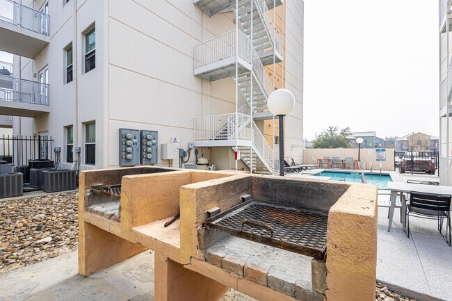 Building Photo - 502 Shiloh Dr