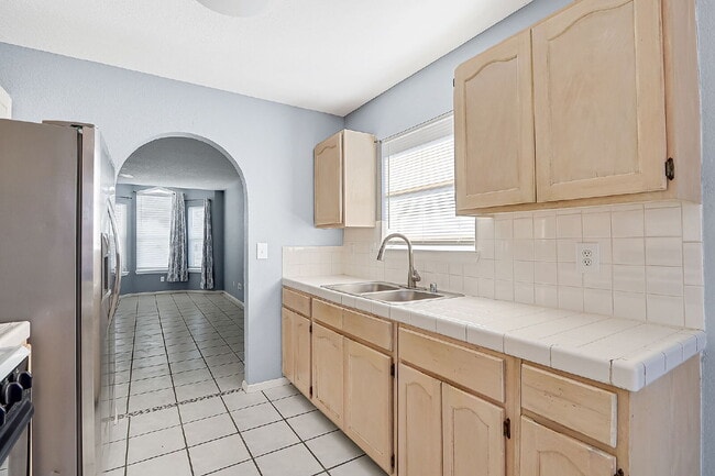 Building Photo - "Charming 3-Bedroom Home in El Paso with Spacious Living Areas – 1251 Sq Ft of Comfort!"