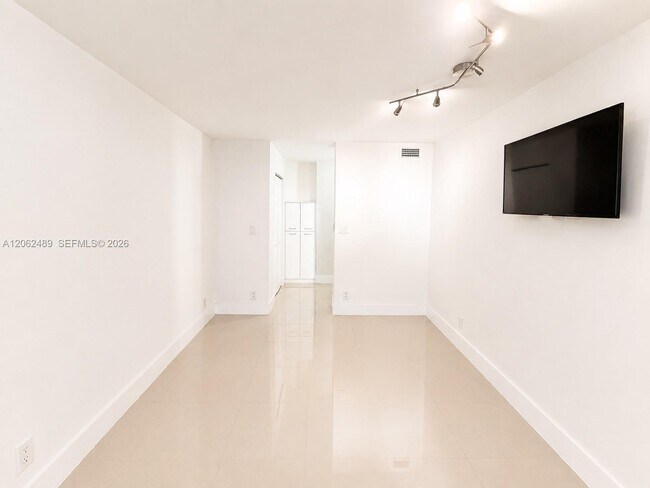 Building Photo - 1865 S Ocean Dr