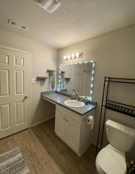 Building Photo - 4012 Willow Pointe Dr