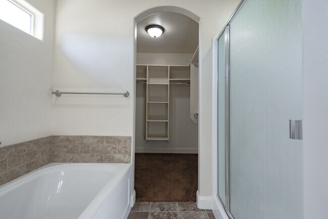 Building Photo - 986 Camel Springs Dr