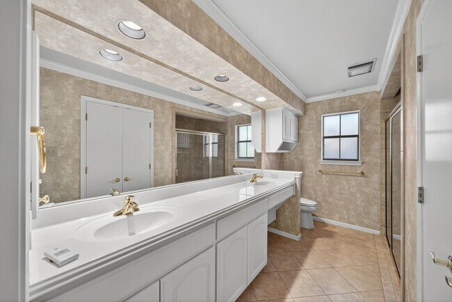 Building Photo - 2318 Park Cir