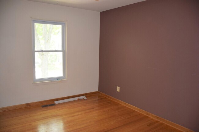 Building Photo - 3393 Burbank Dr