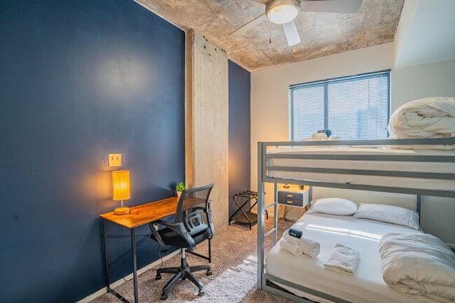 Building Photo - 333 E Roosevelt St