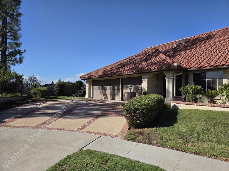 Primary Photo - 725 Azure Hills Dr