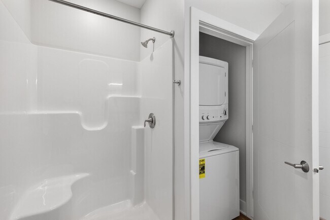 Building Photo - Vervain 1 Bedroom + Den A