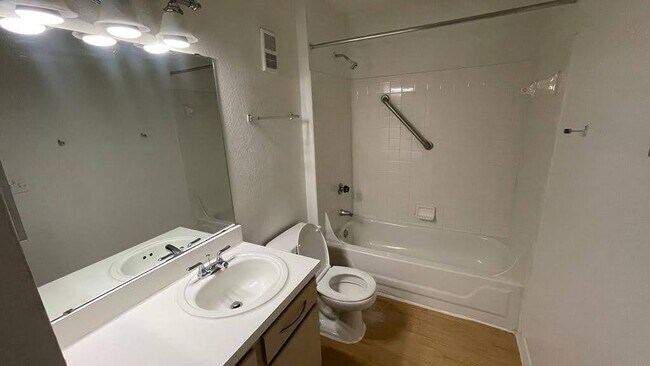 Building Photo - 7240 Westpointe Blvd