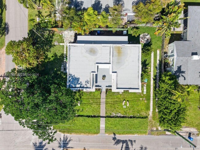 Building Photo - 401 NE 14th Ave