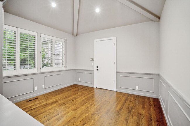 Building Photo - 651 Manresa Ln