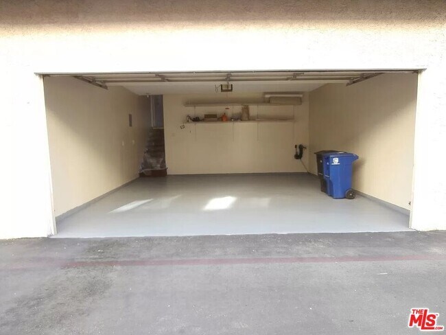 Building Photo - 1711 Grismer Ave