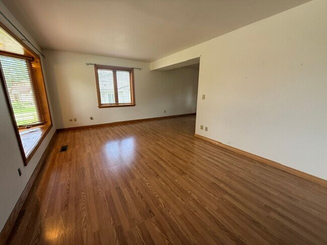 Building Photo - 3202 Chatham Dr