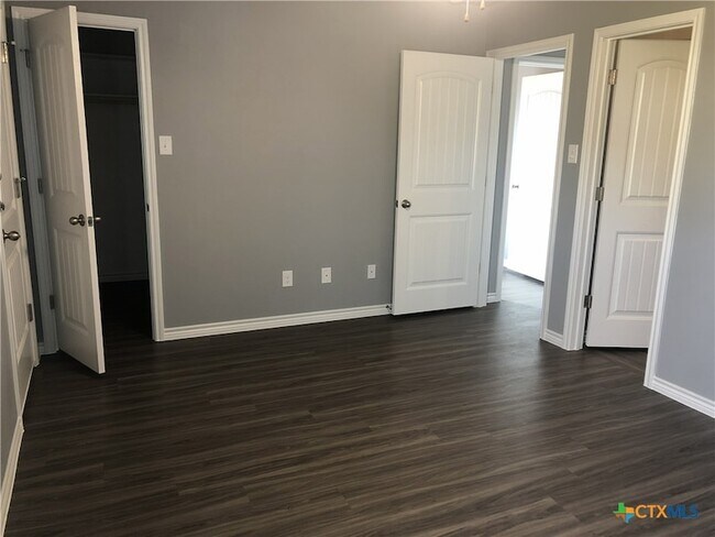 Building Photo - 1818 Castroville Trl