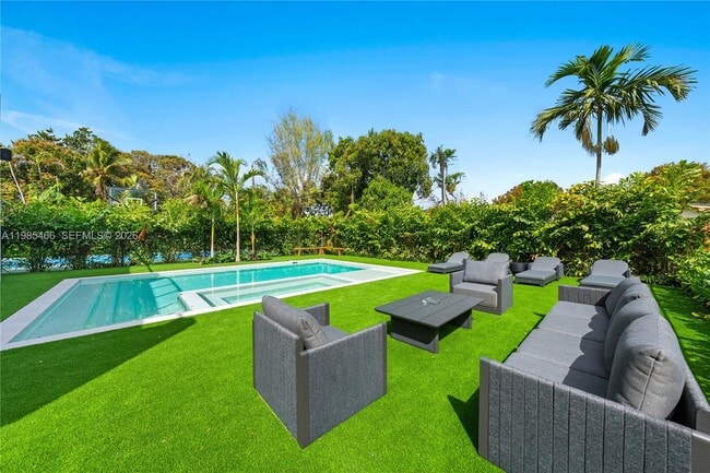 Building Photo - 245 NE 116th St