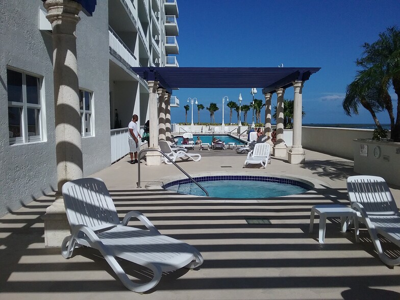 Building Photo - 1200 Brickell Bay Dr