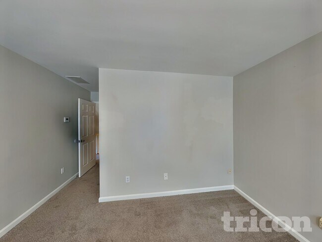 Building Photo - 123 Clarin Way