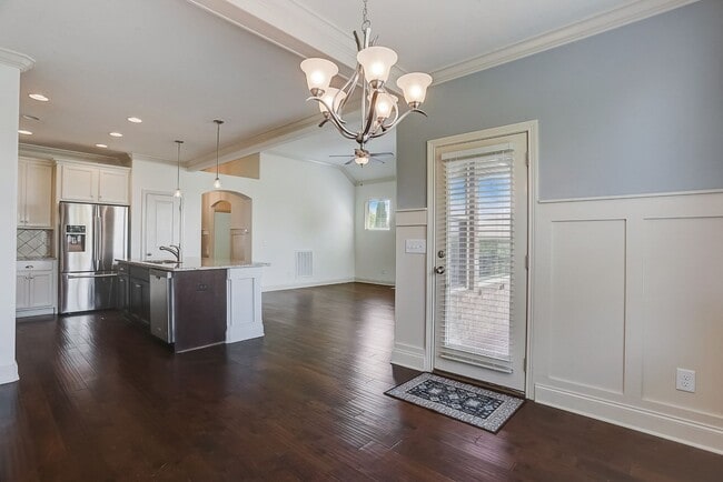 Building Photo - Beautiful 5-bedroom rental home in the hig...