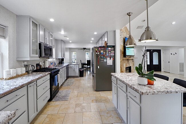 Building Photo - 5951 Yarwell Dr