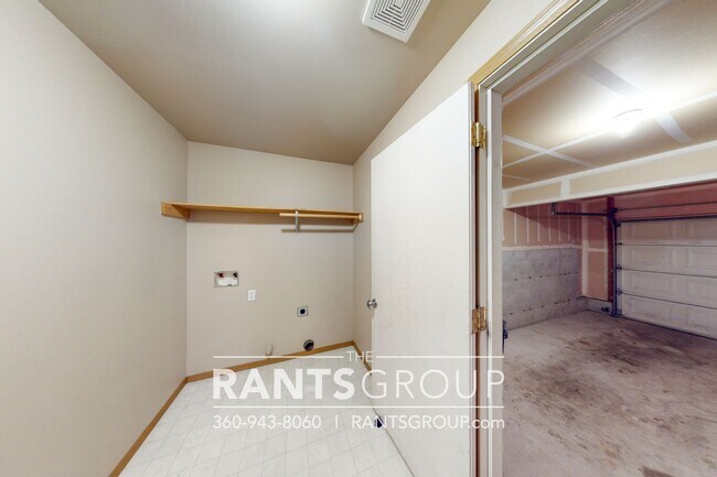 Building Photo - Great Location!  Quiet Neighborhood!