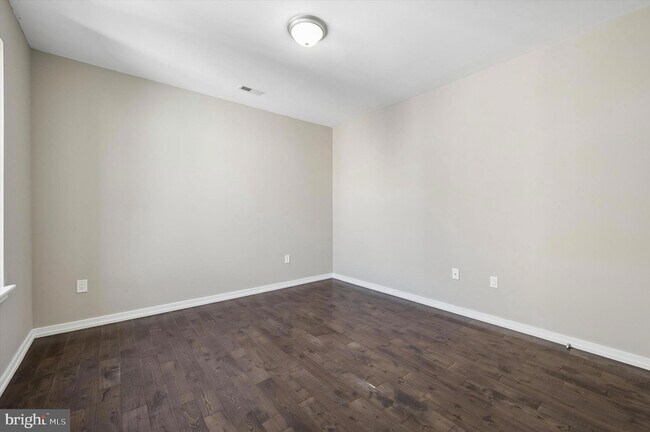 Building Photo - 617 S 2nd St