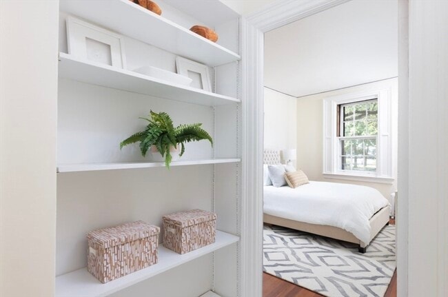 Building Photo - 112 Pinckney St