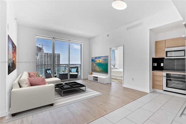 Building Photo - 950 Brickell Bay Dr