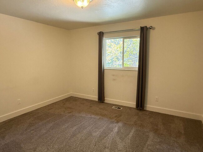 Building Photo - 54 W Clearfield triplex