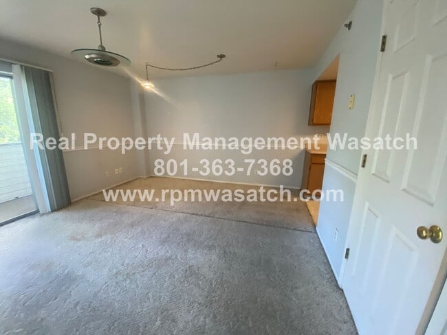 Building Photo - Charming 3 Bedroom 2 Bathroom Downtown Condo!