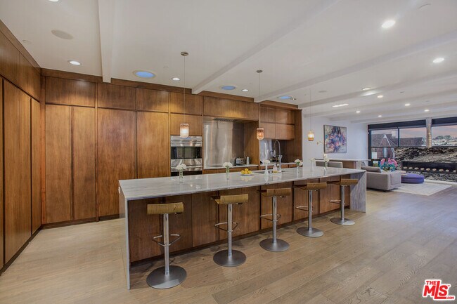 Building Photo - 2105 E Balboa Blvd