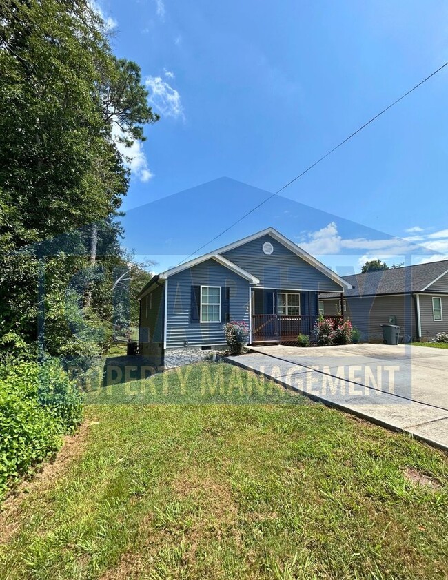 Building Photo - Charming 3 Bedroom, 2 Bath Home with Spaci...