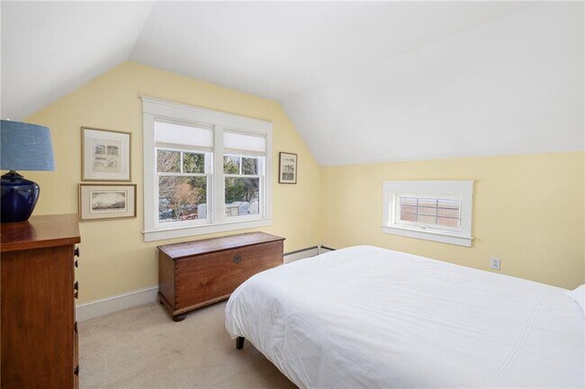 Building Photo - 68 Sachuest Way