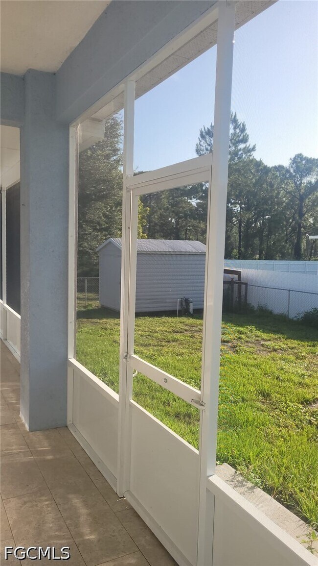 Building Photo - 653 Foxchase Dr