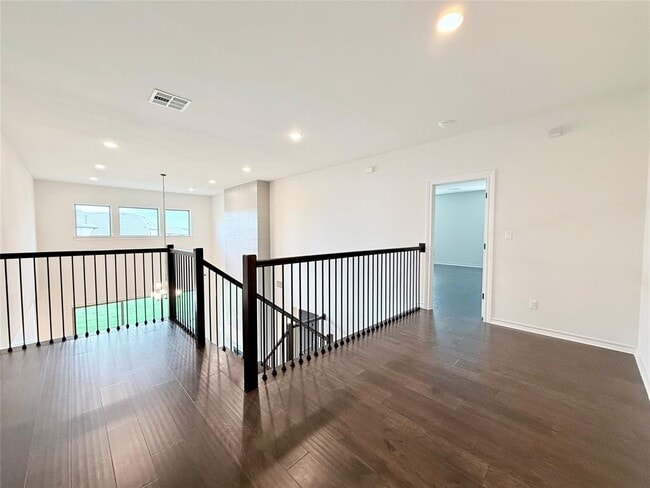 Building Photo - 113 Low River Ln