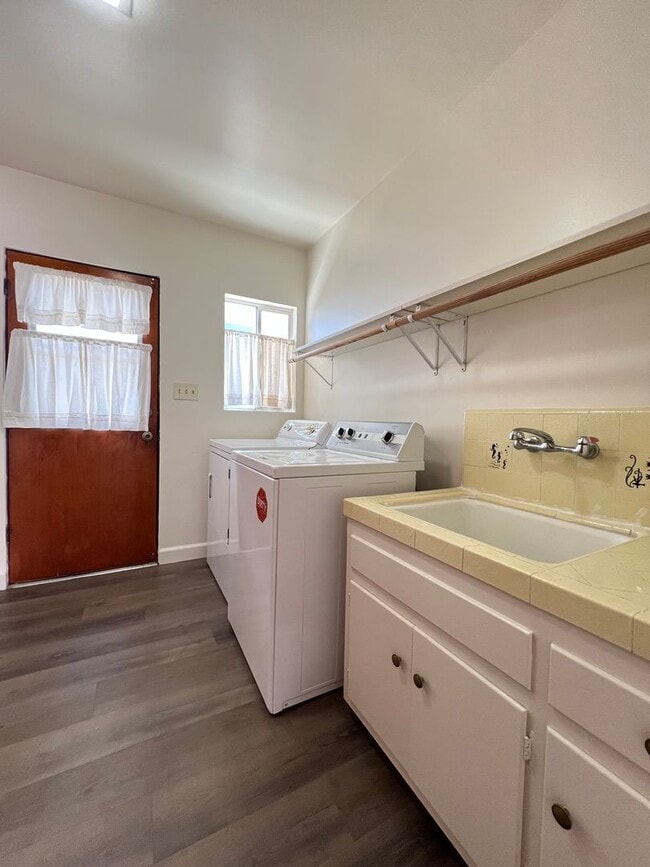 Building Photo - LEB