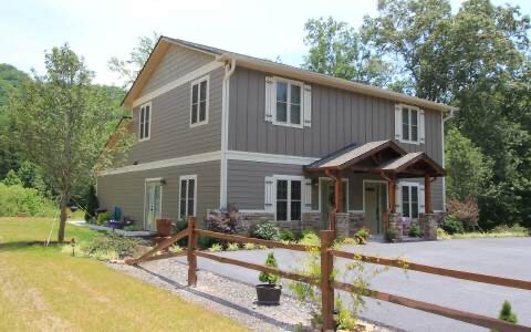 Primary Photo - 637 Mineral Springs Rd