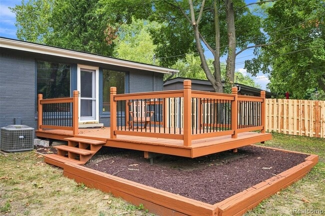 Building Photo - 1011 Brooklawn Dr