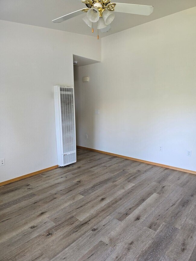 Building Photo - 1721