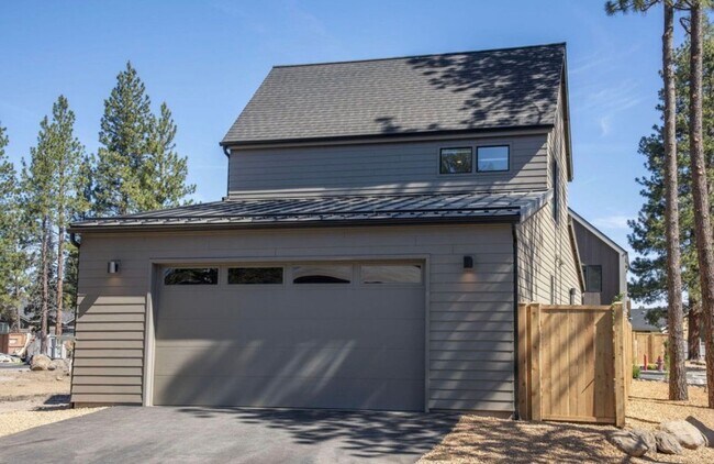 Building Photo - Gorgeous BRAND NEW 3-Bdr/2.5-bath with Loft in beautiful Sunset Meadows! -Sisters, Oregon