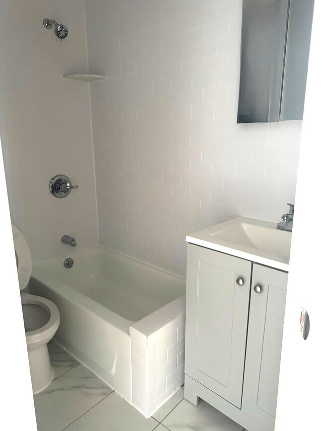 Building Photo - 119 60th St