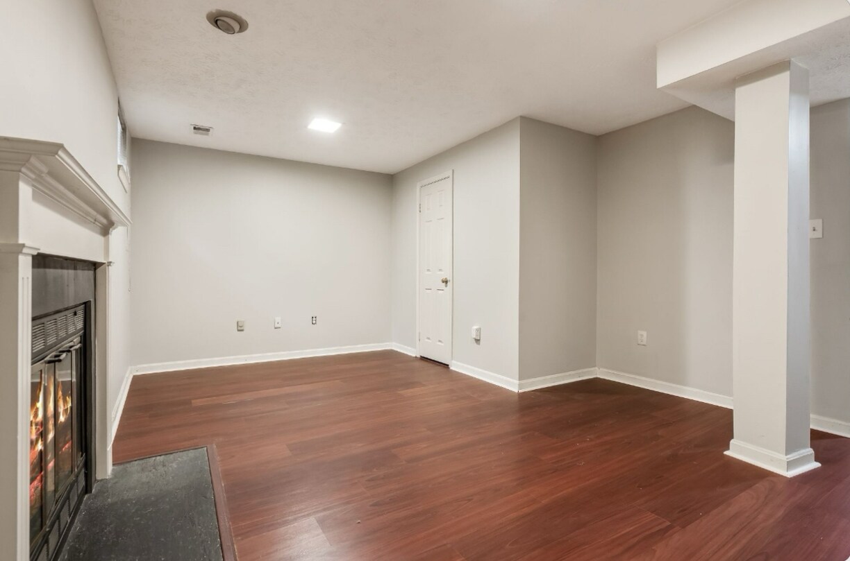 Building Photo - 7385 Hidden Knolls Ct