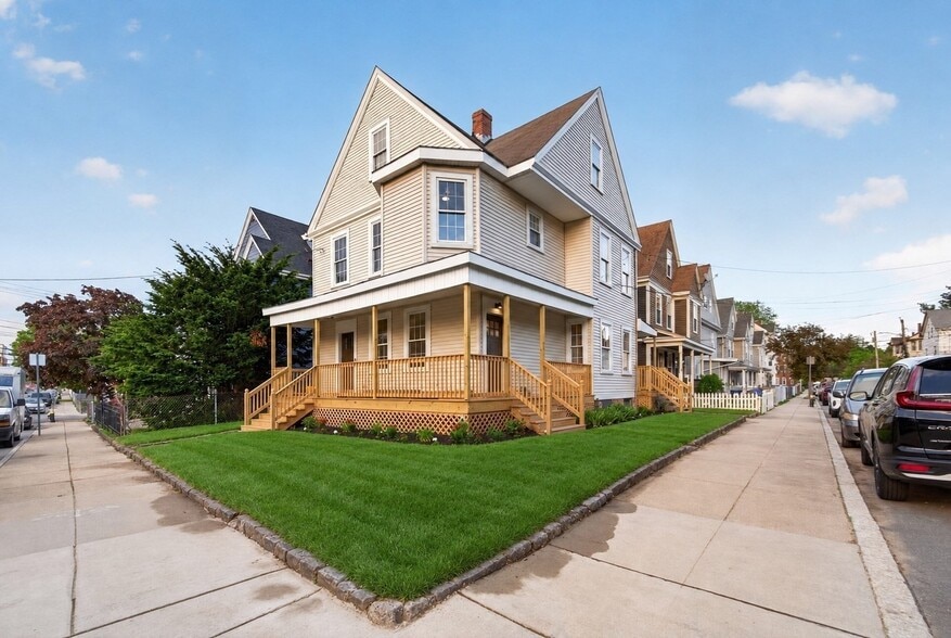 Building Photo - 42 Etna St