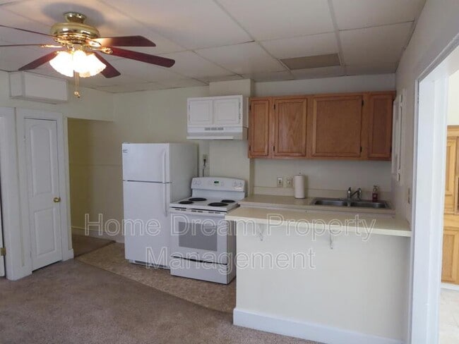 Building Photo - 961 Bryant Ave