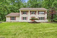 Building Photo - 9 Stirrup Way