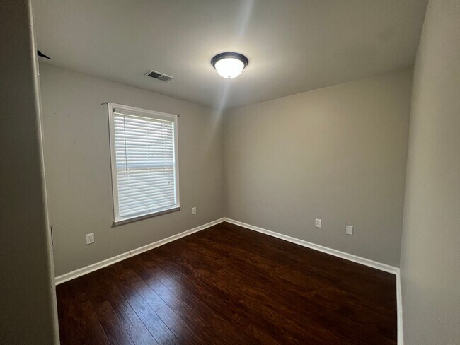 Building Photo - 4 bedroom home in Owens Cross Roads