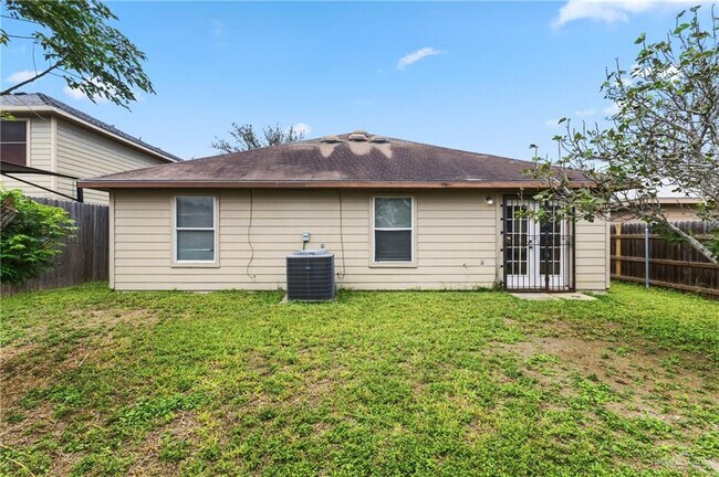 Building Photo - 20 Llano Grande Ln